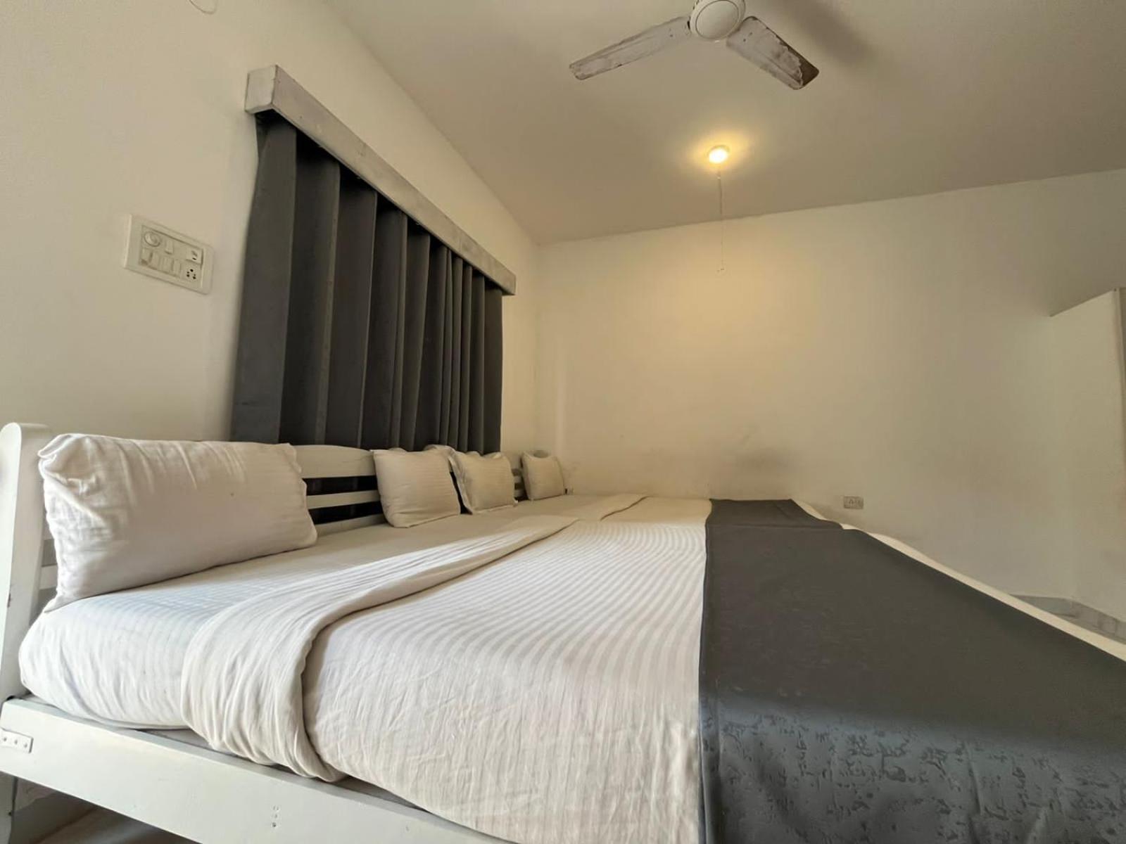 Mehar Rooms Baga Exterior foto